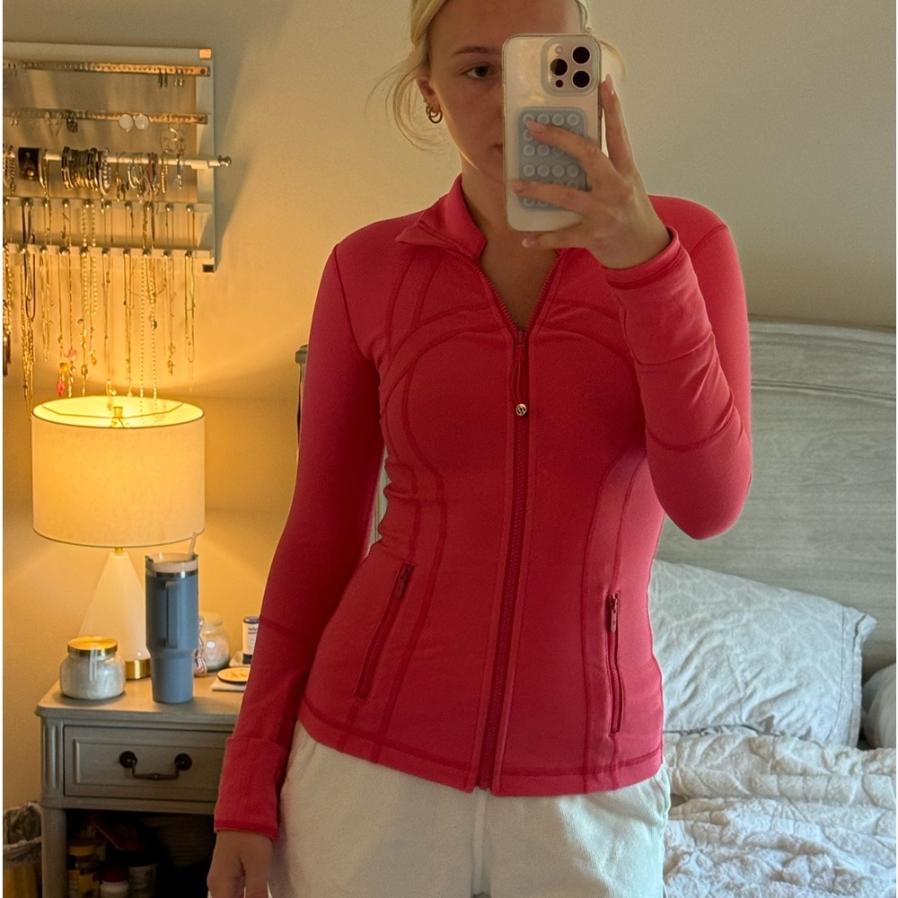 LULU define zip up